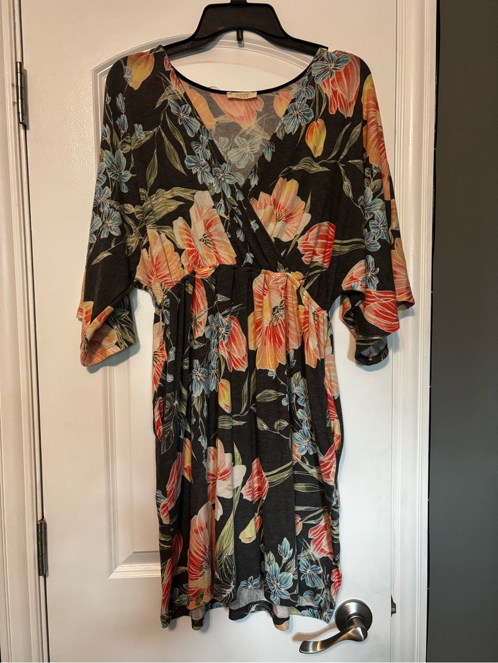 Oddi Floral Wrap Surplice Women’s Dress Grey w Coral & Blue Flowers Size Large